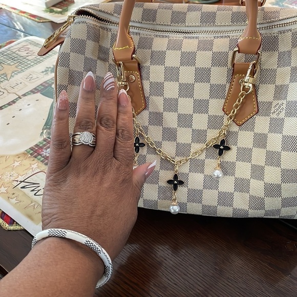 White Leather Pattern Bracelet - Picture 4 of 8